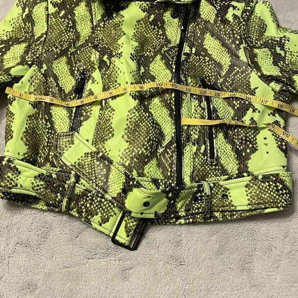 BCBG - Melanie Lambskin Leather Cropped Jacket Green Python Print - M and L - Picture 7 of 13